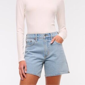 Abercrombie Curve Love Crossover “High Rise Dad Short” *raw hem*